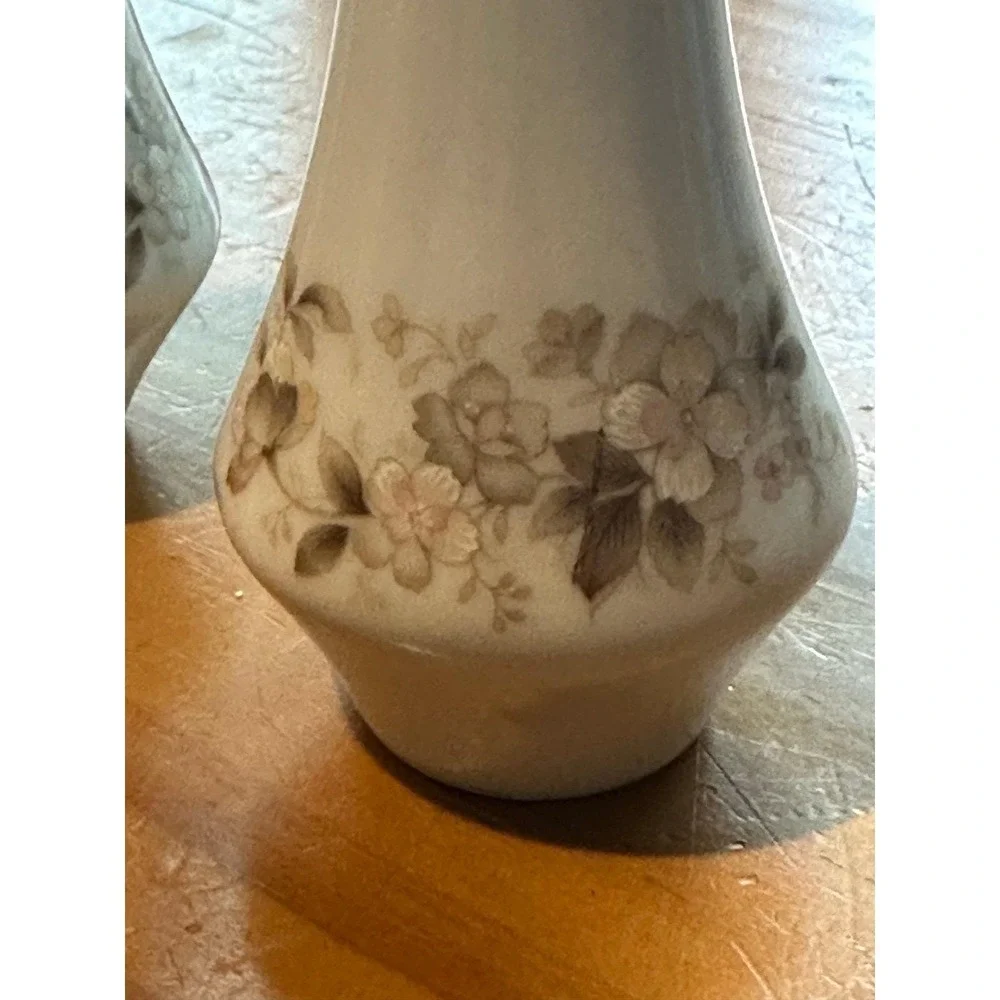 Oakbrook By Nitto Salt and Pepper Shakers Japan Mid Century Mod Florals White